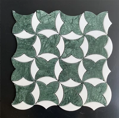 Banheiro com mosaico de mármore polido de latão Nova Dolomite